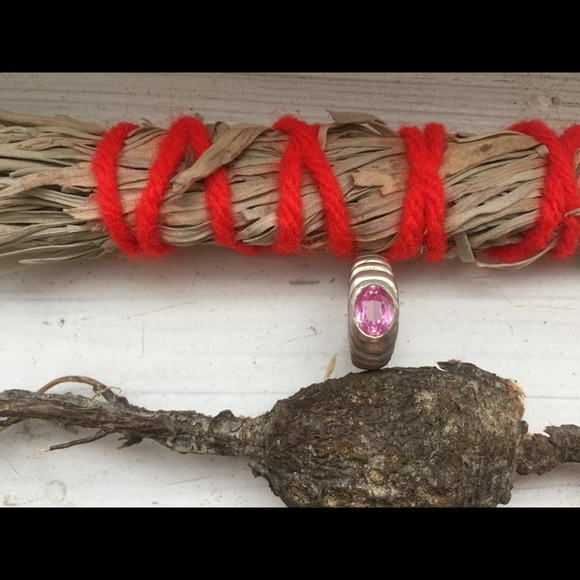 Vintage Sterling Silver Pink Stone Ring - Picture 5 of 8